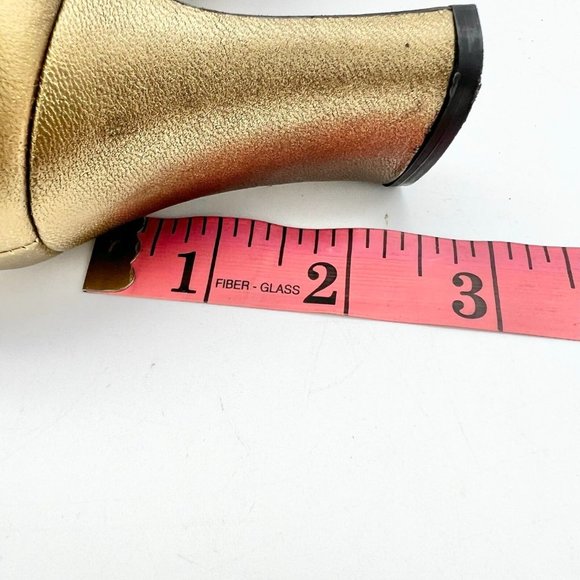 Coup d'etat Pumps 8 Gold 2.5 inch Heel Bow Flower Embellishment - Picture 8 of 8